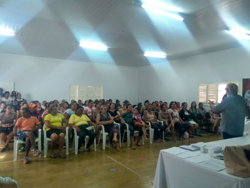 GESTÃO MUNICIPAL REALIZA REUNIÃO COM BENEFICIÁRIOS DO BOLSA FAMÍLIA